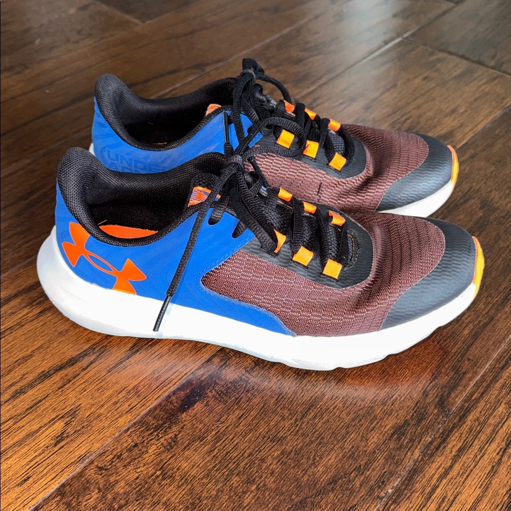 Under Armour Kids' Outhustle 2 running shoes Black/Tech Blue/Orange Blast sz 6Y